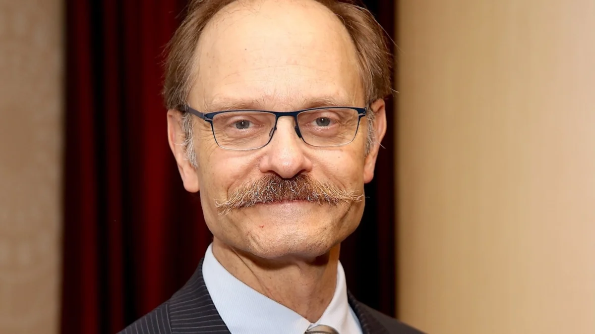David Hyde Pierce Prepares for a Network Television Return with a New Multi-Camera NBC Sitcom